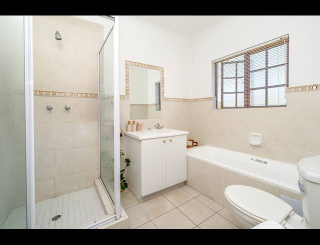 1 BEDROOM APARTMENT FOR SALE IN LONEHILL